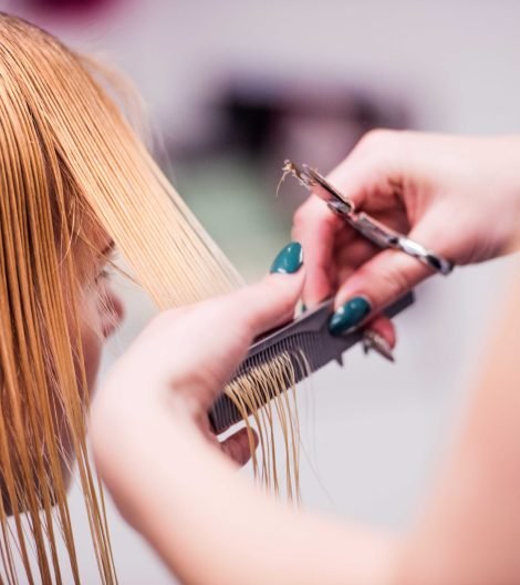 hands-of-unrecognizable-professional-hairdresser-cutting-hair-of-her-client-giving-a-n-SBI-305198537 hands-of-unrecognizable-professional-hairdresser-cutting-hair-of-her-client-giving-a-n-SBI-305198537